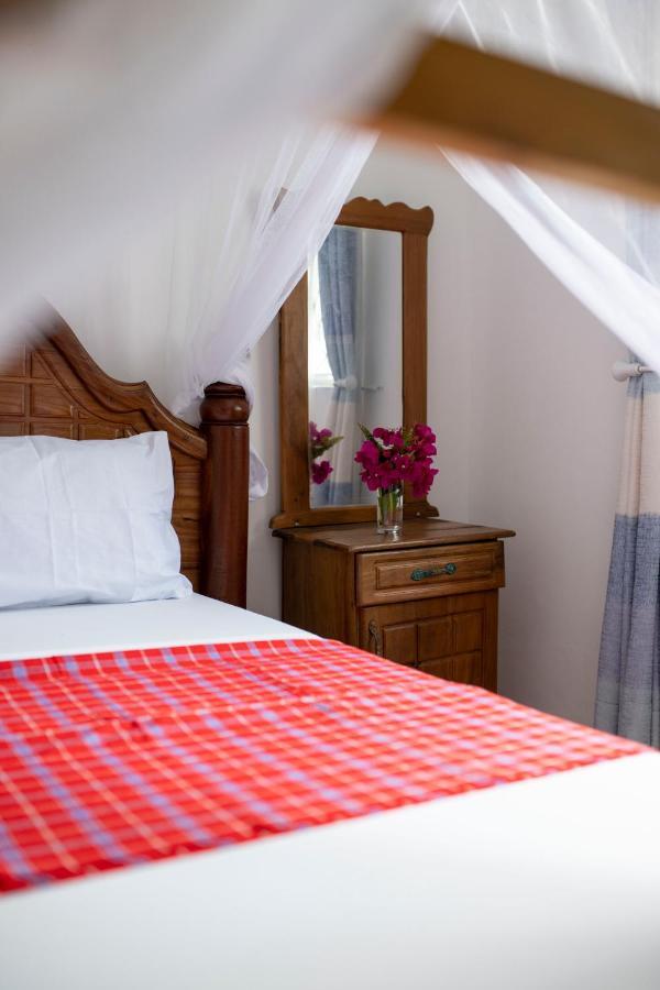 Uroa Beach Lodge Экстерьер фото