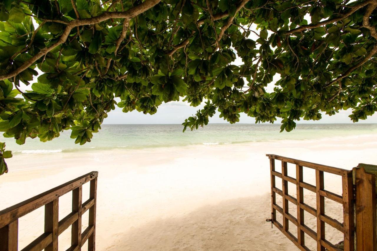 Uroa Beach Lodge Экстерьер фото