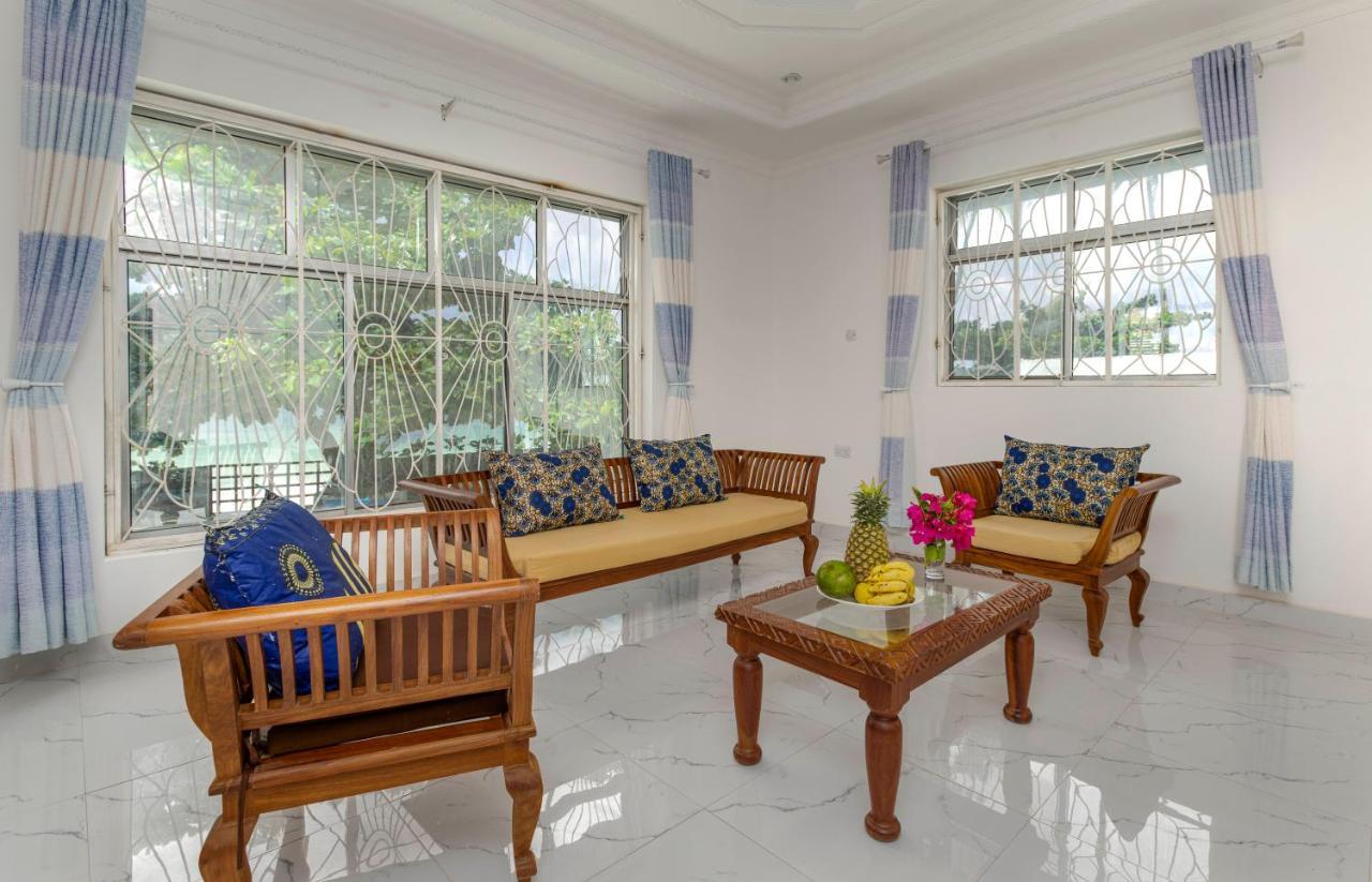 Uroa Beach Lodge Экстерьер фото
